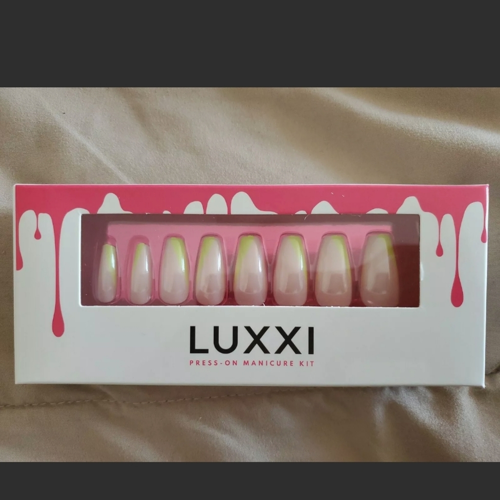 LUXXI Glue On Nails